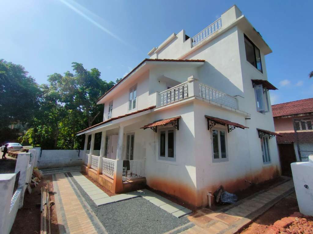 Independent Villa for Sale in Reis Magos